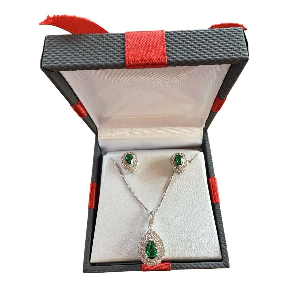 NEW Simulated Emerald Teardrop Dangling Necklace & Earrings Silver 2 Piece Set